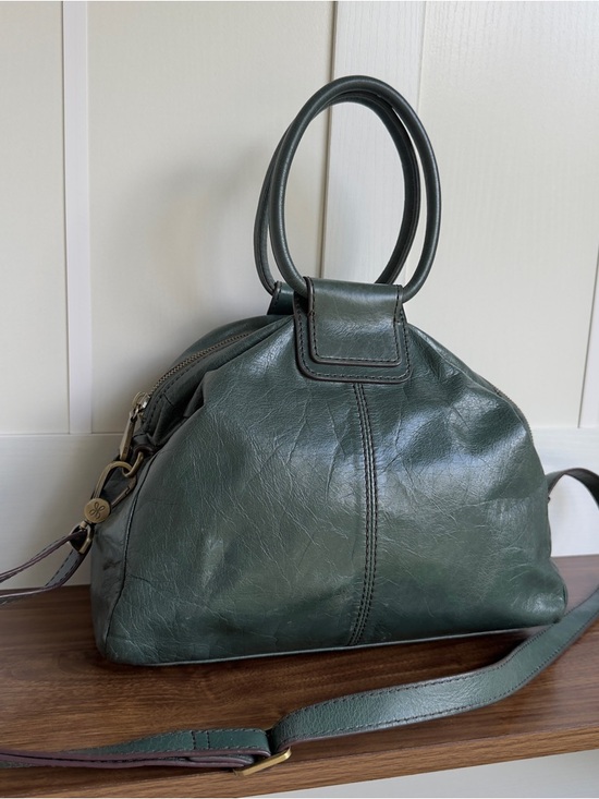 HOBO Handbags - Hobo International Medium
Sheila in Jade